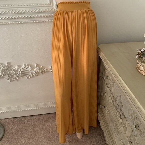 Soho Apparel. Sz M. Micro Pleated Stretch Palazzo Pants. Elastic Tie Waist B17 - Picture 1 of 8